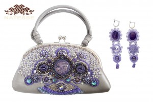Кожаная сумочка с вышивкой натуральными камнями "Фиолет"